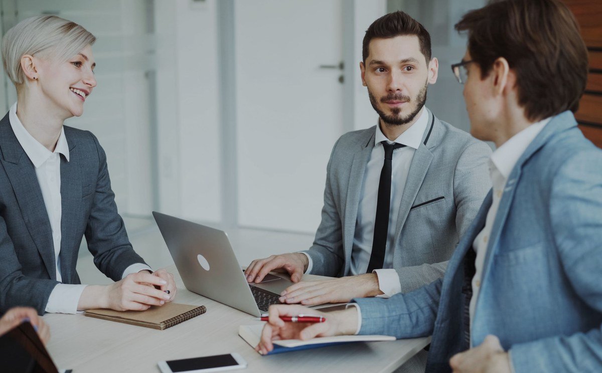 LinkedIn'de Kurumsal Marka Olmak: B2B Firmalar İçin İçerik Stratejisi