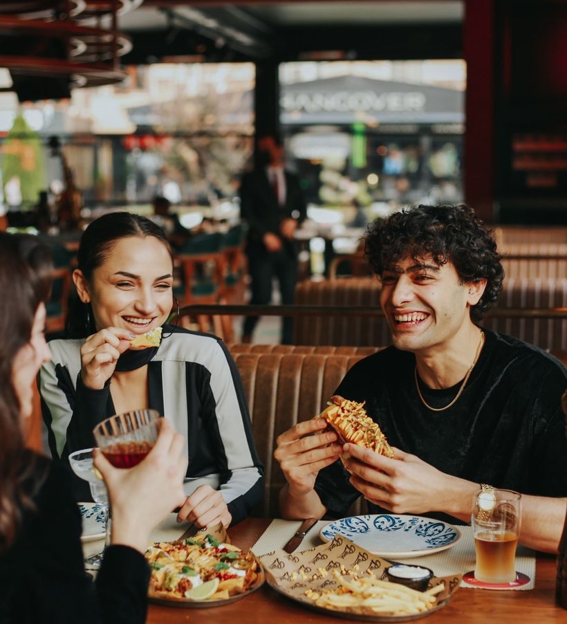 Restoran ve Kafeler İçin Sosyal Medya: Keşiften Rezervasyona